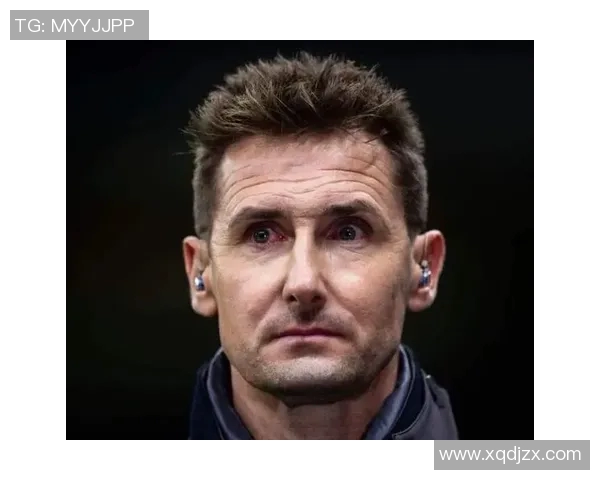 不会踢球却成为足球明星的传奇人物是谁